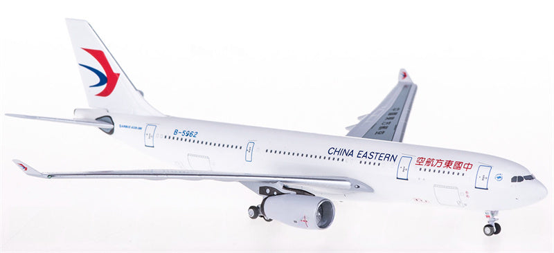 AeroClassics China Eastern for Airbus A330-200 B-5962 1:400 Airplane Pre-built  Airliner Model Display
