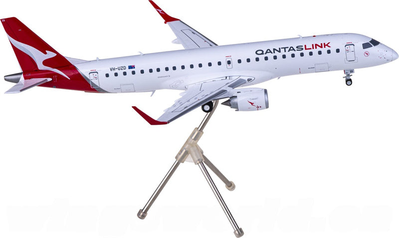 Geminijets Qantas for Embraer ERJ-190AR VH-UZD 1:200 Airplane Pre-built  Airliner Model Display