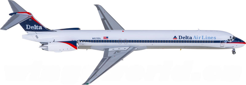 Geminijets Delta Air Lines for McDonnell Douglas MD-88 N925DL 1:200 Airplane Pre-built Airliner Model Display