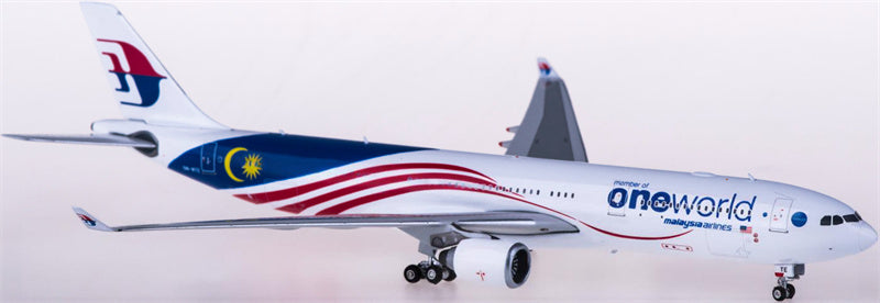 Phoenix Malaysia Airlines for Airbus A330-300 9M-MTE member of oneworld 1:400 Airplane Pre-built  Airliner Model Display