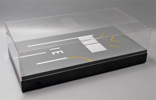 JC Wings Runway Airplane Display Case with Light RWY 31 1:500 Accessory Pre-built  Airliner Model Display
