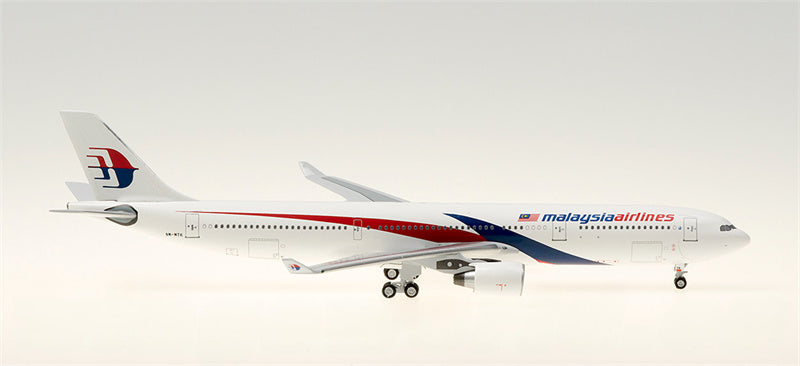 AeroClassics Malaysia Airlines for Airbus A330-300 9M-MTK 1:400 Aircraft Pre-built  Airliner Model Display