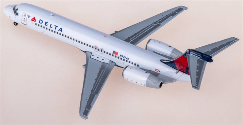 Geminijets Delta Air Lines for Boeing 717 N947AT 1:400 Aircraft Pre-built  Airliner Model Display