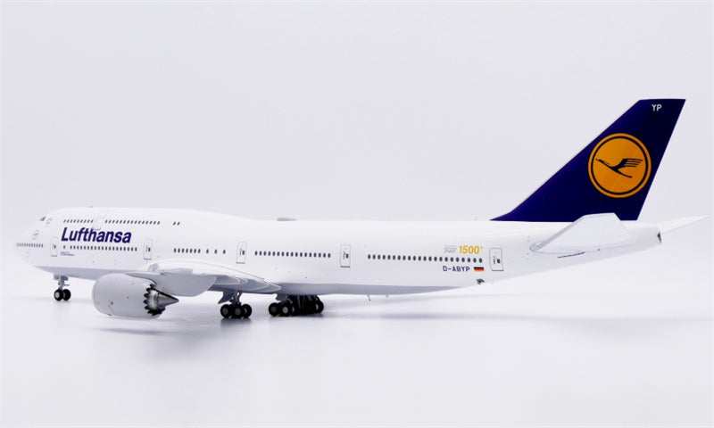 JC Wings Lufthansa for Boeing 747-8 D-ABYP 1500th 1:200 Aircraft Pre-built  Airliner Model Display