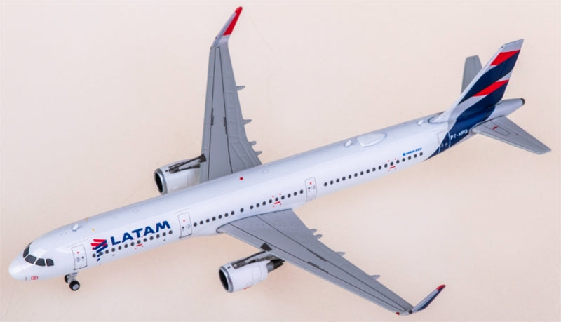 Phoenix LATAM for Airbus A321 PT-XPQ 1:400 Aircraft Pre-built  Airliner Model Display