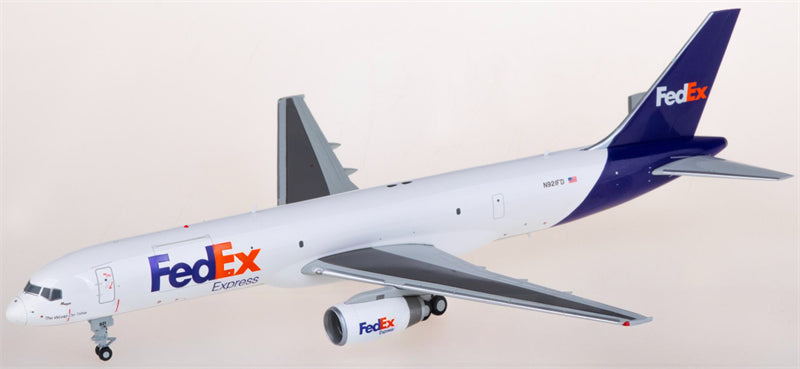Geminijets FedEx for Boeing 757-200SF N921FD 1:200 Airplane Pre-built Airliner Model Display