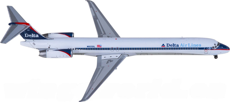 Geminijets Delta Air Lines for McDonnell Douglas MD-88 N925DL 1:400 Airplane Pre-built Airliner Model Display