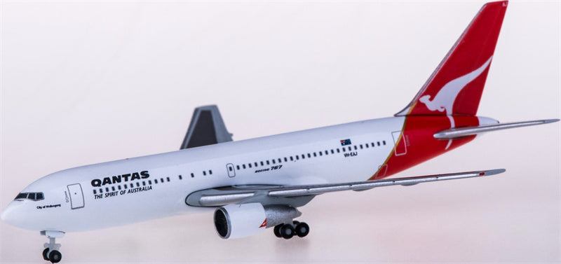 Herpa Qantas for Boeing 767-200 VH-EAJ 1:500 Airplane Pre-built  Airliner Model Display