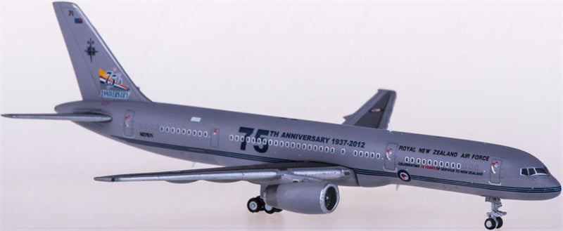 JC Wings Royal New Zealand Air Force for Boeing 757-200 NZ7571 75th Anniversary 1:400 Airplane Pre-built  Airliner Model Display