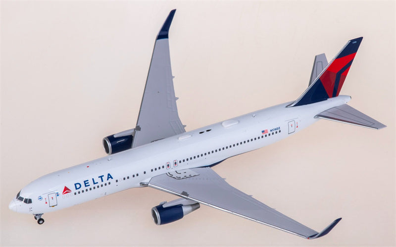 Panda Model Delta Airlines for Boeing 767-300ER N176DZ 1:400 Airplane Pre-built  Airliner Model Display