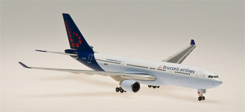SKY500 Brussels Airlines for Airbus A330-200 OO-SFU 1:500 Airplane Pre-built  Airliner Model Display