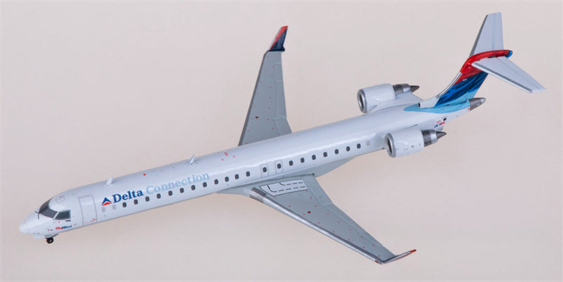 Geminijets Delta Air Lines for Bombardier CRJ900ER N806SK 1:400 Airplane Pre-built Airliner Model Display